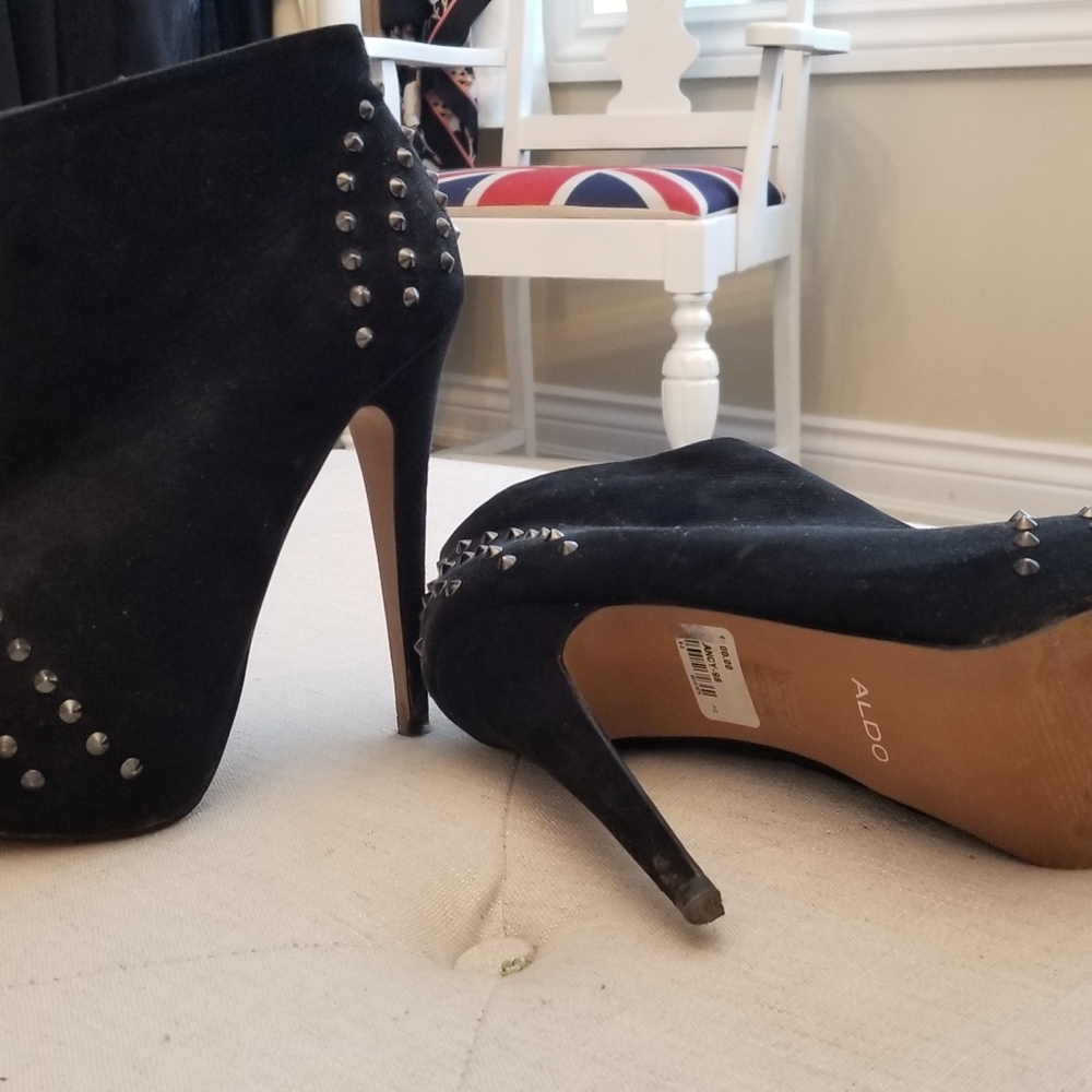 Shoes - Picture 2 of 2